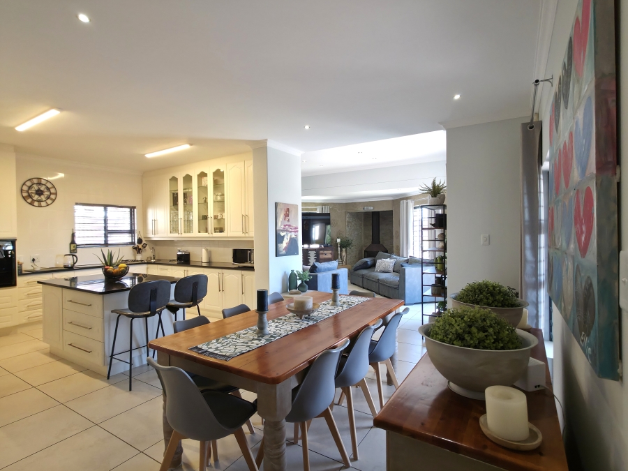 5 Bedroom Property for Sale in Wavecrest Eastern Cape